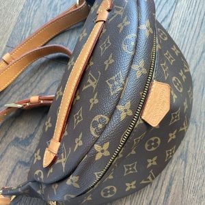 2️⃣9️⃣0️⃣0️⃣LV Bumbag